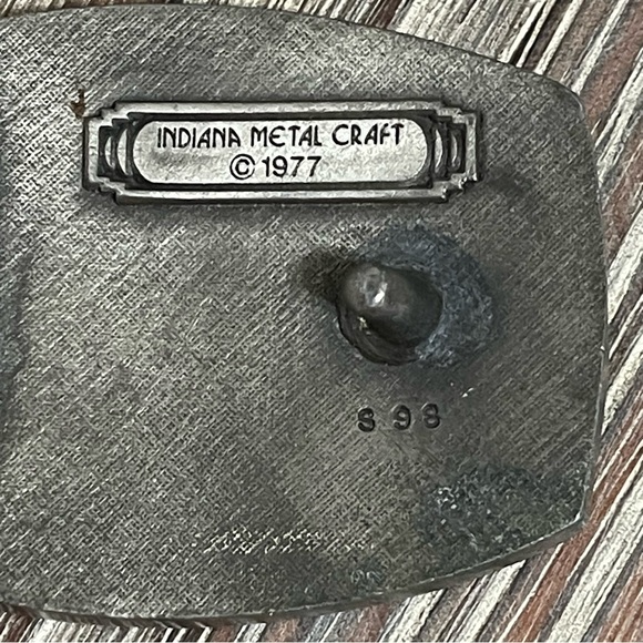 Indiana Metal Craft Pewter Crossing Tennis Rackets Belt Buckle 1977 Marked S98 - Picture 5 of 11